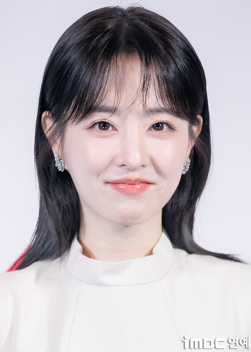 [박보영] Lovely Red Carpet Appearance at the 62nd Baeksang Arts Awards