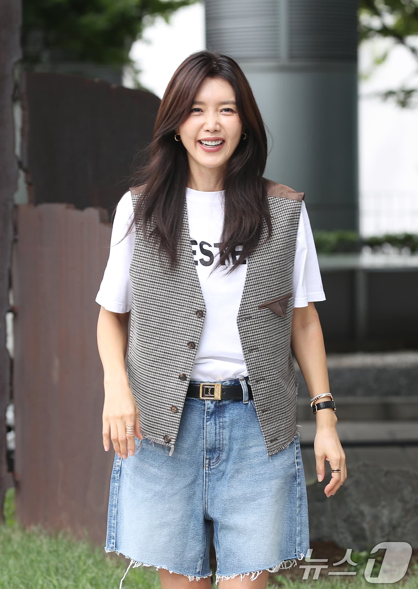 [채정안] Actress Donates 15 Million KRW from Flea Market Proceeds to Support Those in Need
