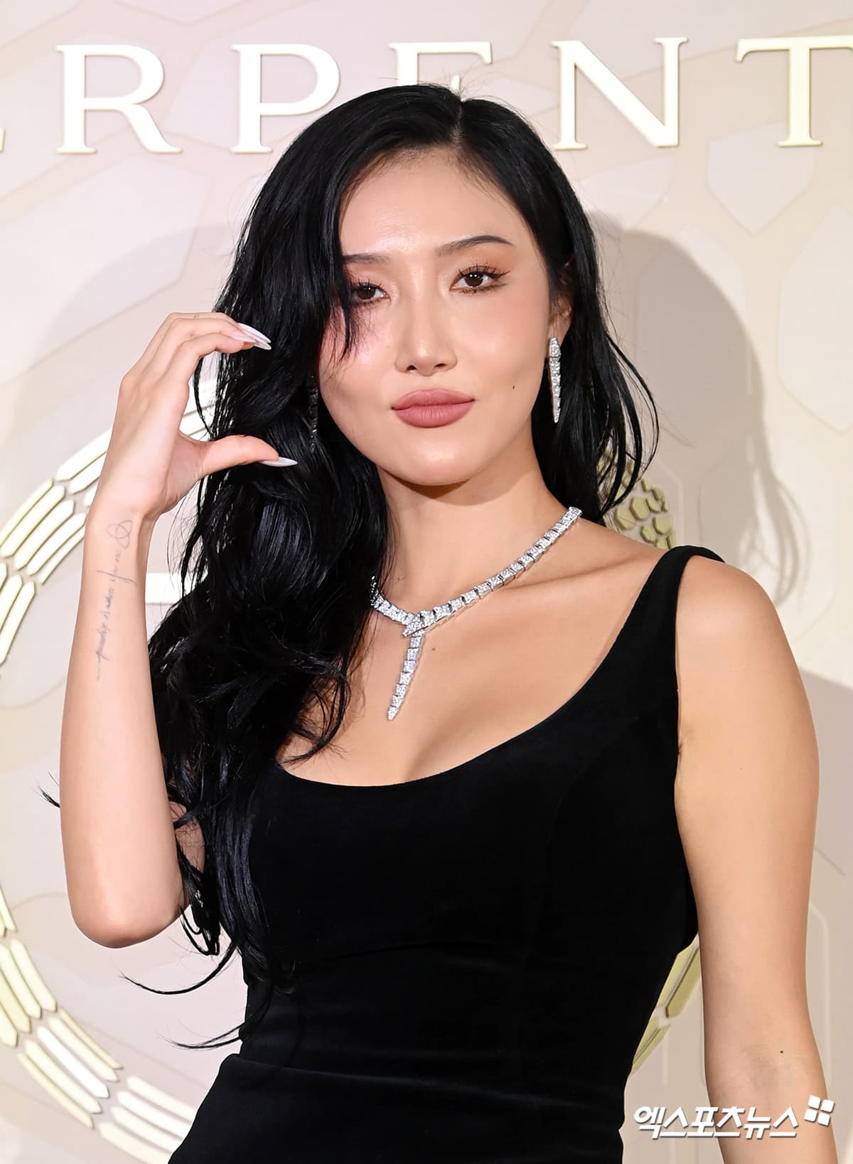 [화사] Hwasa Heightens Comeback Anticipation with 'So Cute' MV Teaser