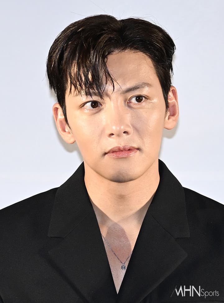 [지창욱] Director Yeon Sang-ho Praises Ji Chang-wook's Passion for Upcoming Film 'Colony'