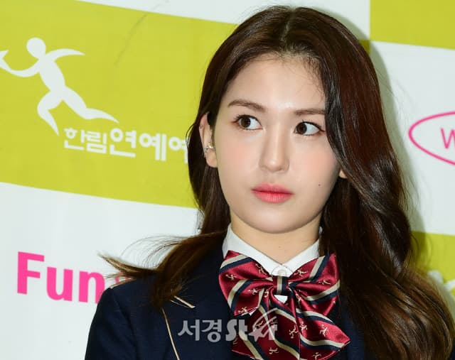 [전소미] I.O.I Member Jeon Somi Sparks Buzz with Surprise Kiss in New Teaser